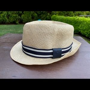 Gucci kids woven hat size xl . Needs some shaping. Otherwise great condition.